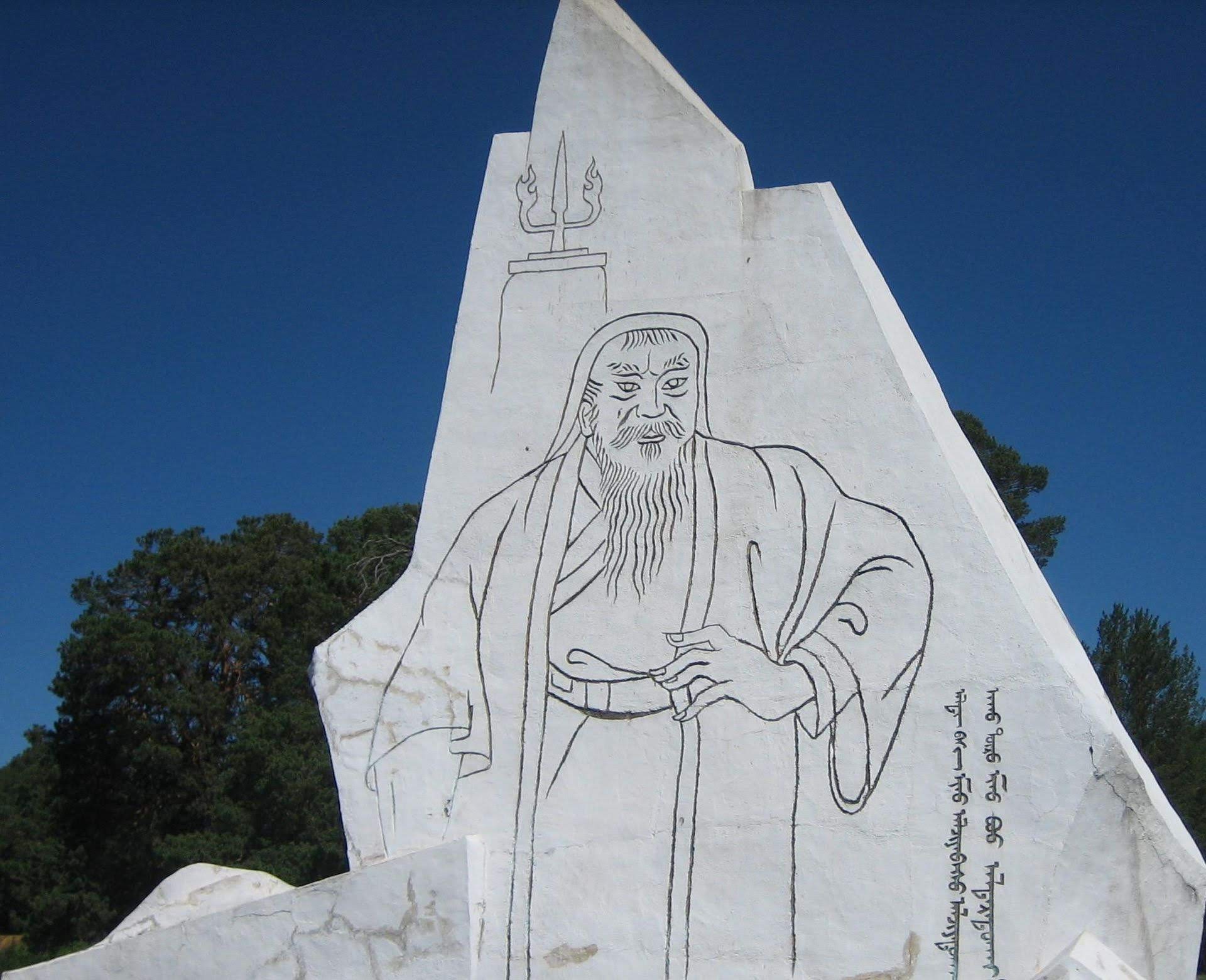 暖色调广场，展现公共空间被草原温柔环抱的一面。